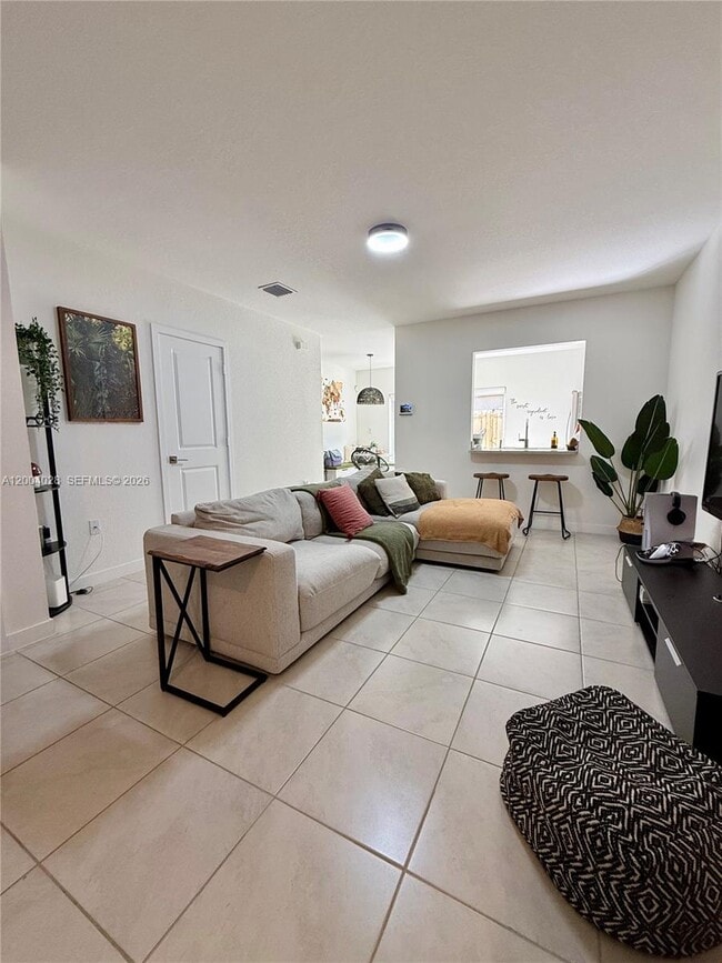 Photo - 487 NE 5th St