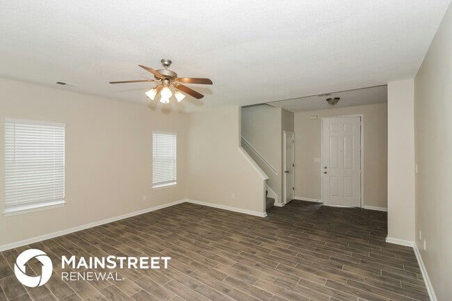 Photo - 1738 Brentford Cove