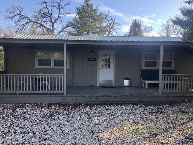Building Photo - 11351 Oak Lake Rd Rental