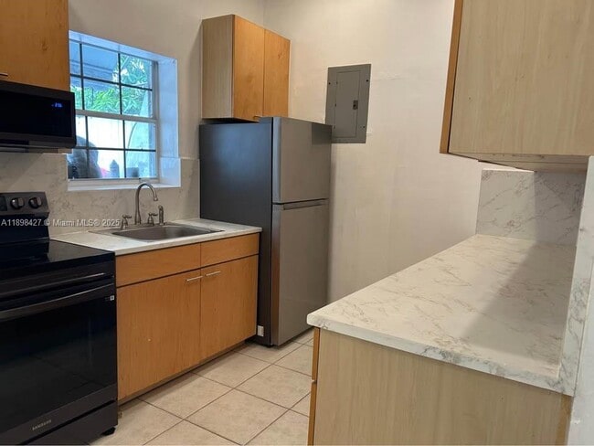 Photo - 205 NW 130th St Unidad 2