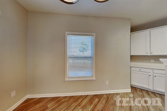 Photo - 807 Chastain Ave