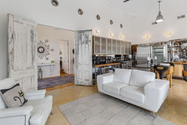 Photo - 6 Lake Hurst Dr Unidad SI ID1593925P