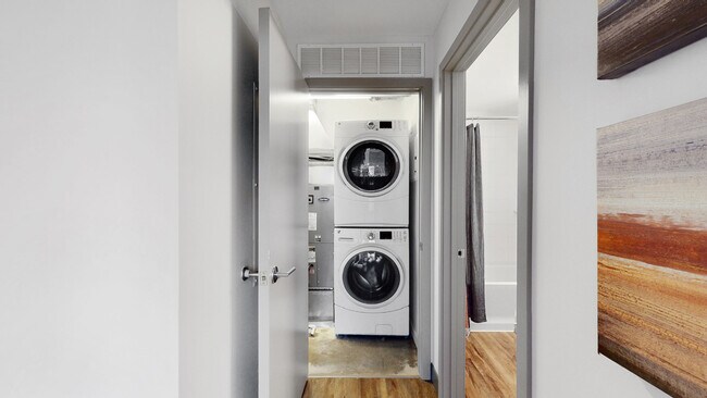 Midtown Crossing Apartments