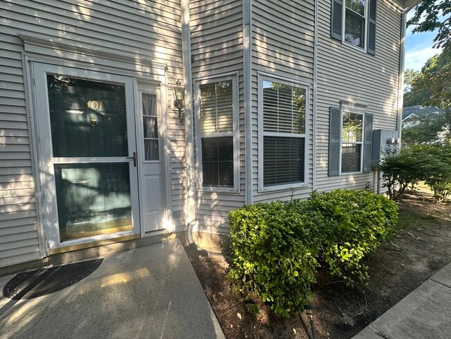 Building Photo - 1301 Cypress Ln Rental