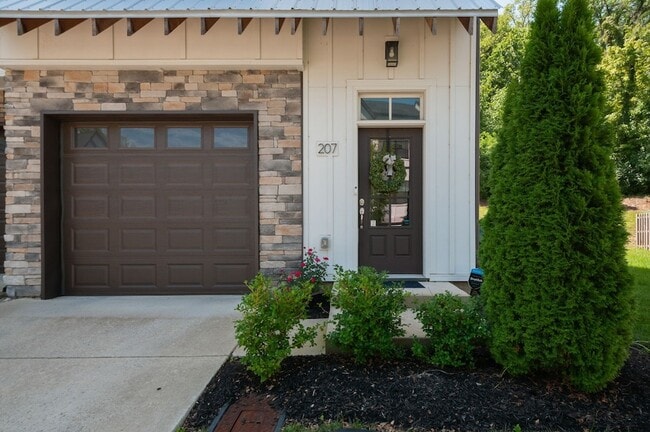 Photo - 207 Stonecrest Cir