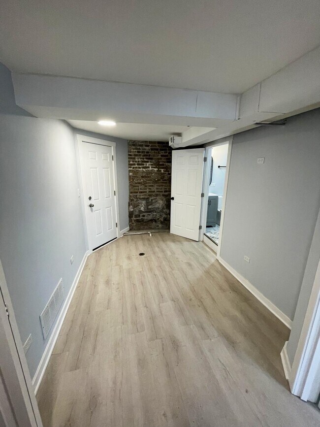 914 N California Ave Unit CH1