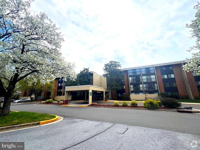Building Photo - 2921 N Leisure World Blvd Unit 1-301 Rental