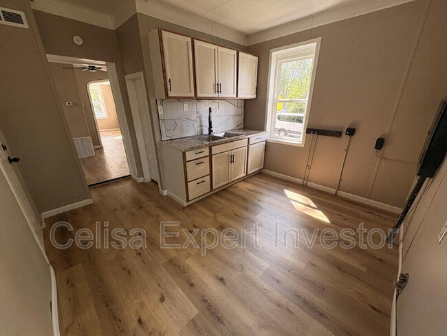 Photo - 634 Walnut St