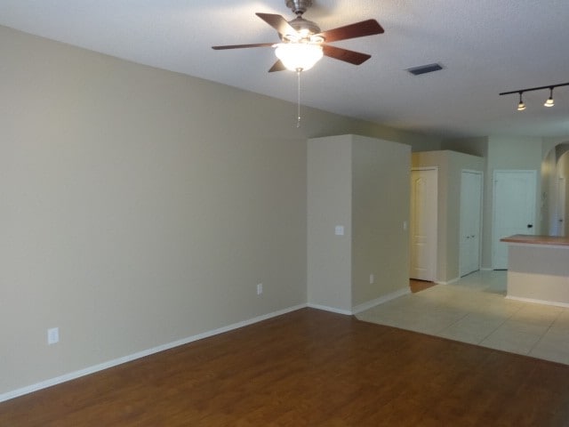 Photo - 523 Royal Ridge St