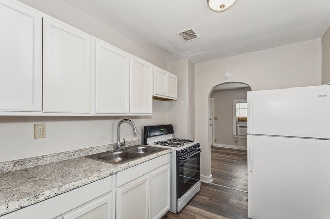 Photo - Cozy Home!! Only a few minutes from the downtown area!