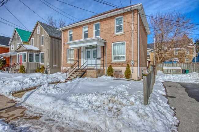 Building Photo - 2-65 John St Unit 2