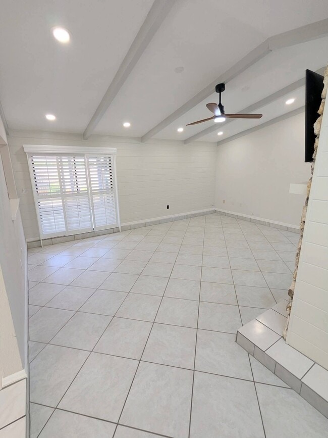 Photo - 945 Bramble Bush Cir W