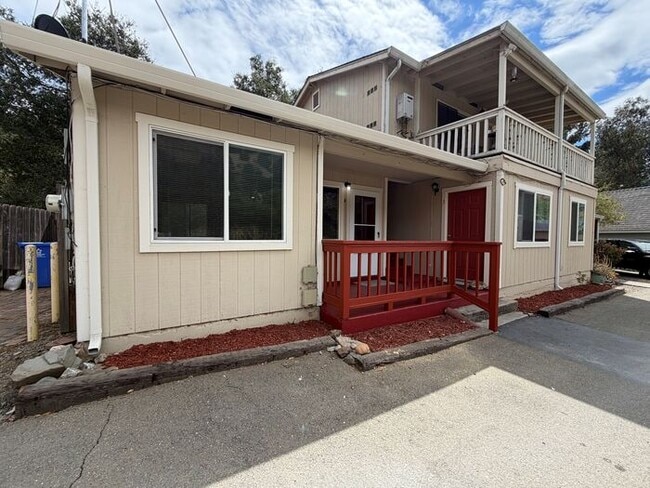 Building Photo - Petite 2 Bedroom, 1 Bath with yard