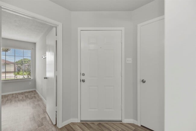 Photo - 12803 Rockford Dr