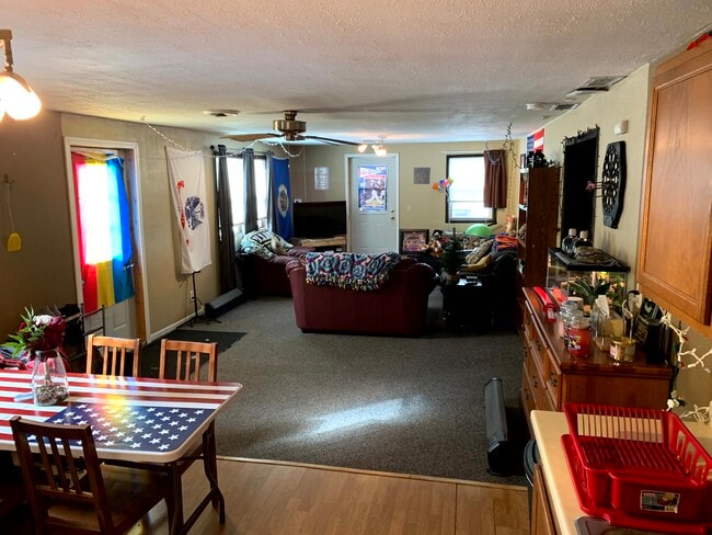 Building Photo - 1412 N 6th St Unit 2