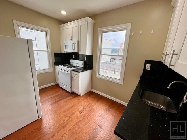 Photo - Hawthorne Avenue, Yonkers Unit 1