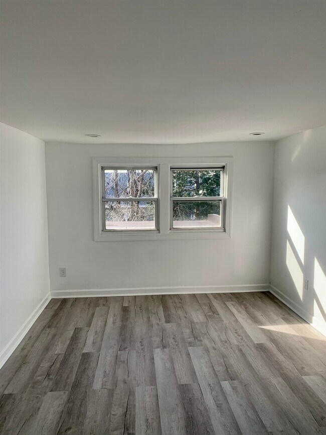 Photo - 22 E 39th St Unidad 2nd floor