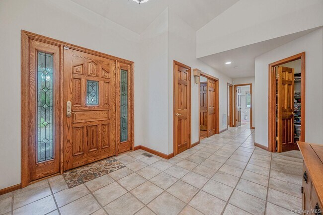 6 Bay Dr