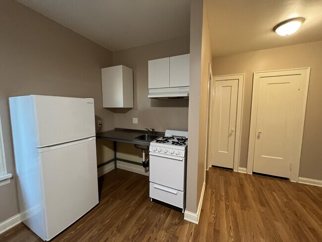Photo - 2405 Hennepin Ave