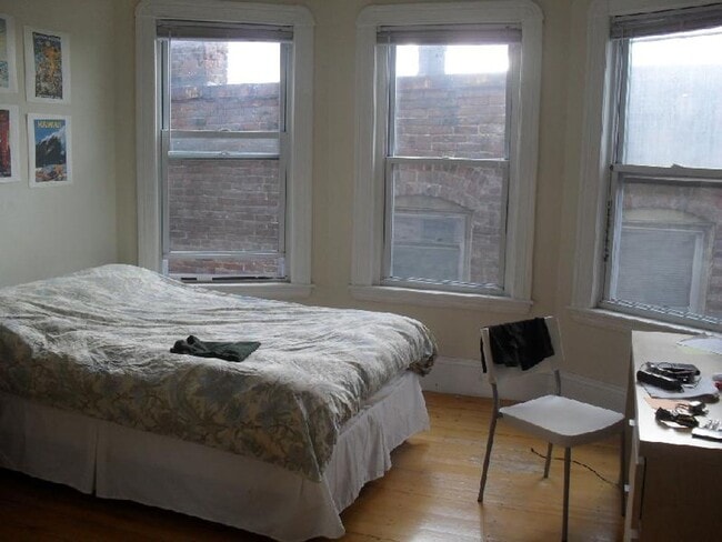 Photo - Spacious 4 Bedroom Available 9/1 - On the Green Line 7 mins to BU/ Northeastern