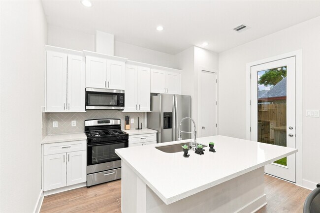 Photo - 835E Dorchester St