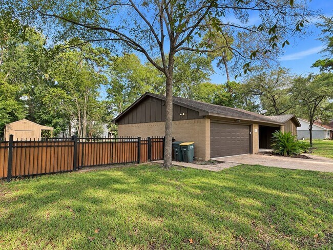 26411 Maplewood Dr