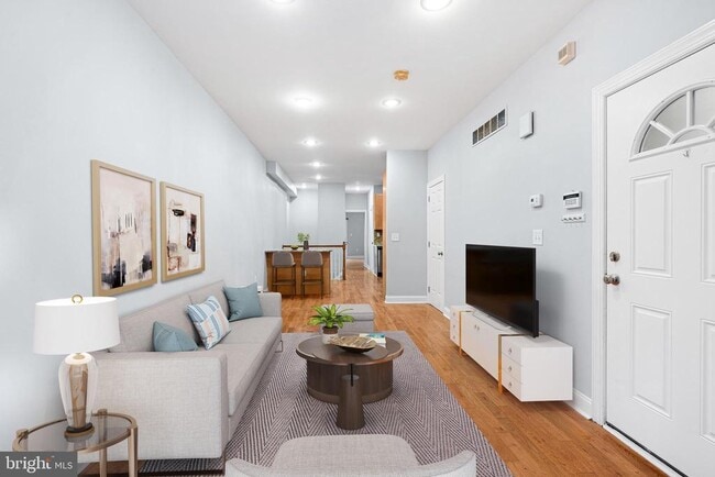 Building Photo - 2339 Catharine St Unit 1