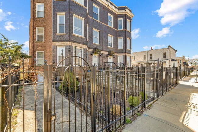 Photo - 2503 W Harrison St Unit SI ID1093318P