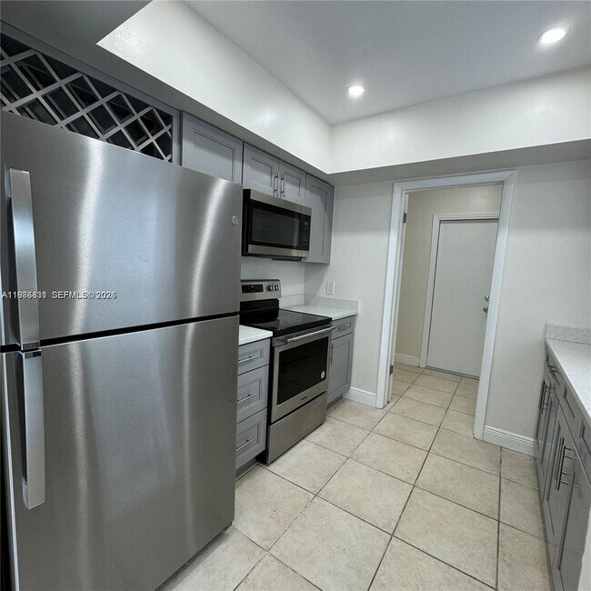 Photo - 590 NE 20th St Unit 2