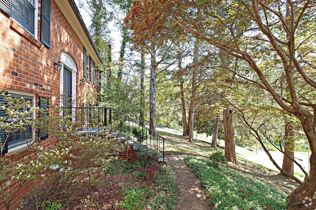 Building Photo - Lovely Greenbrier Home on Half Acre Lot