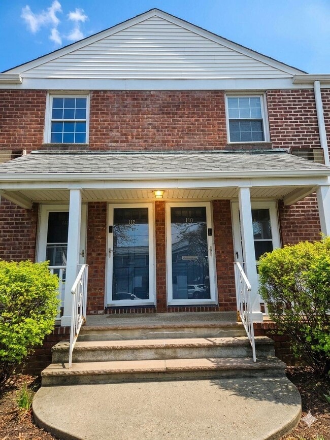 Building Photo - 112 Darwin Ave Unit 27