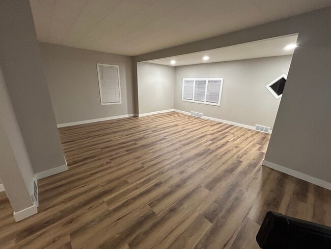 Living Room - 611 S Hawthorne Ave Unit A