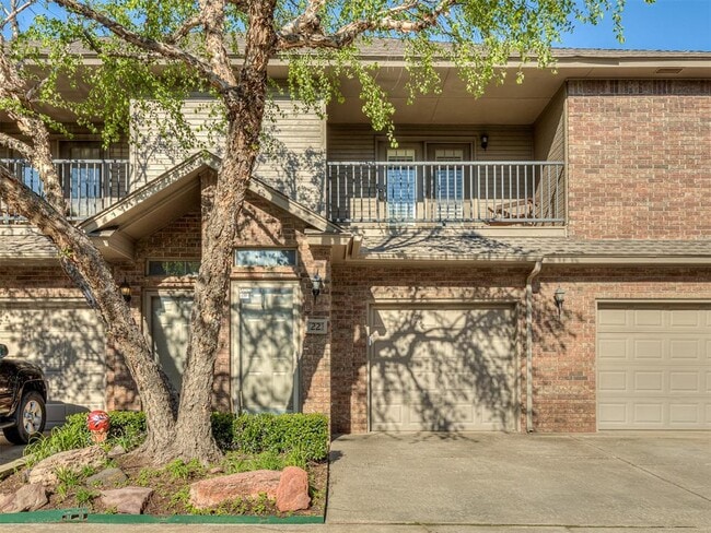 Building Photo - 6162 N Brookline Ave Unit 22