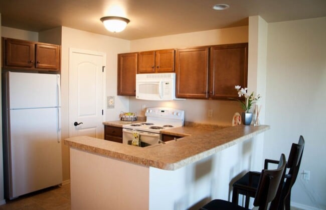 Perfecta Cocina con gabinetes grandes - Morgie Associates LLC (Ridge View Apartments)
