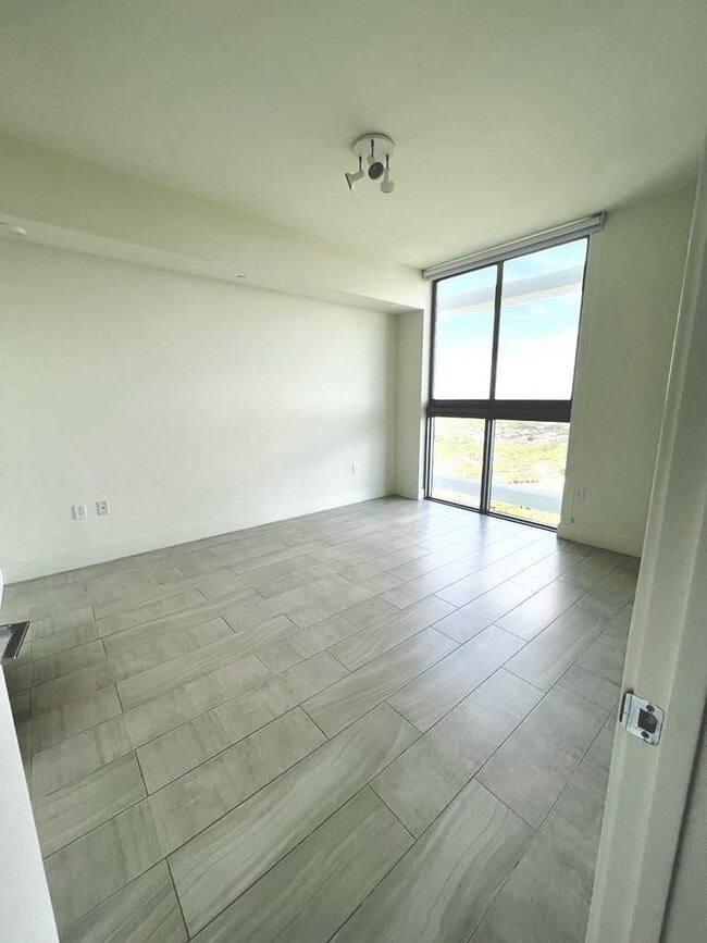 Photo - 2000 Metropica Wy Unit 2311