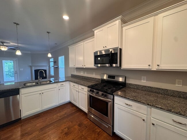 Photo - Modern 3B home with screened porch & private fence backyard.