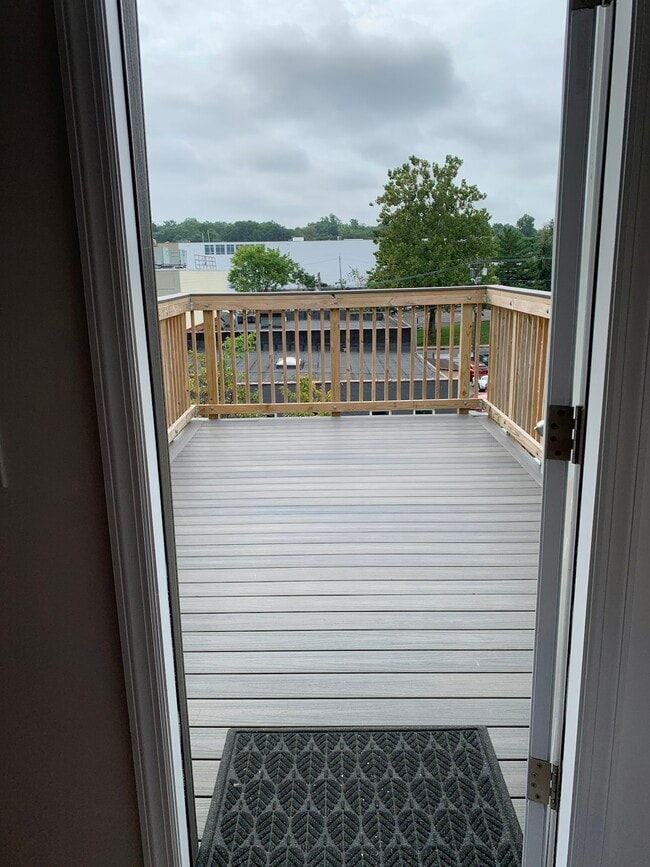 Building Photo - 141 Humphrey St Unit 3