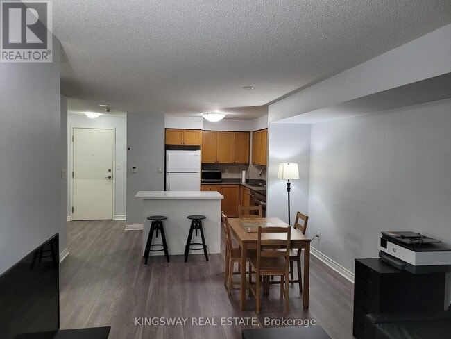 Photo - 3880 Duke of York Blvd Unité 602