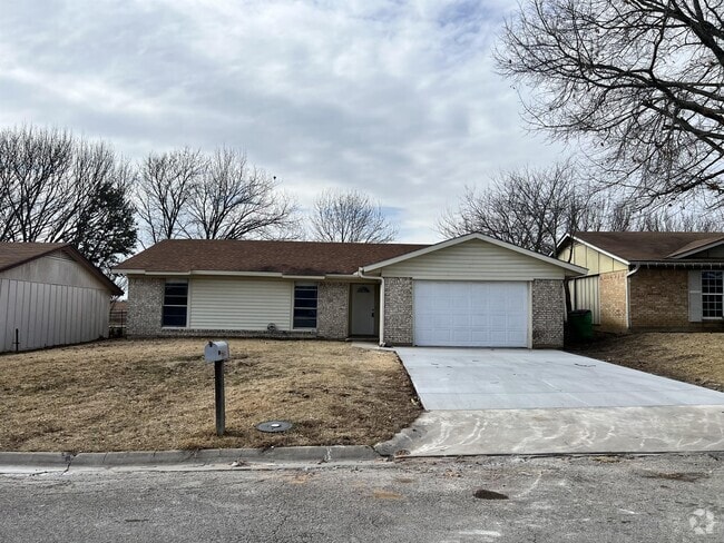 Building Photo - 1807 Arkansas St Rental