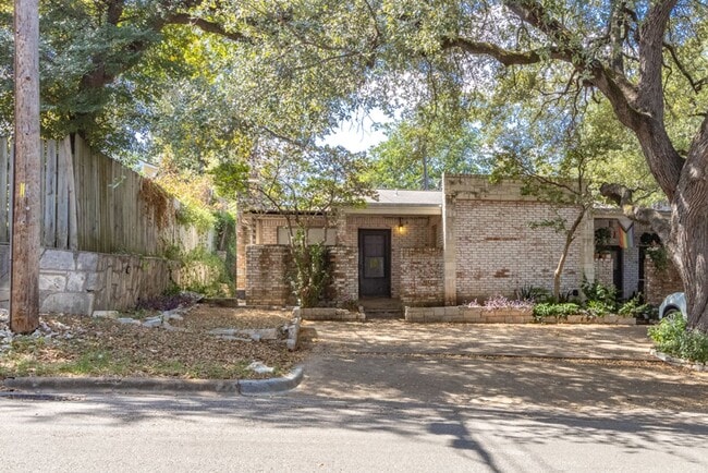 Building Photo - 2305 Montclaire St Unit #A Rental