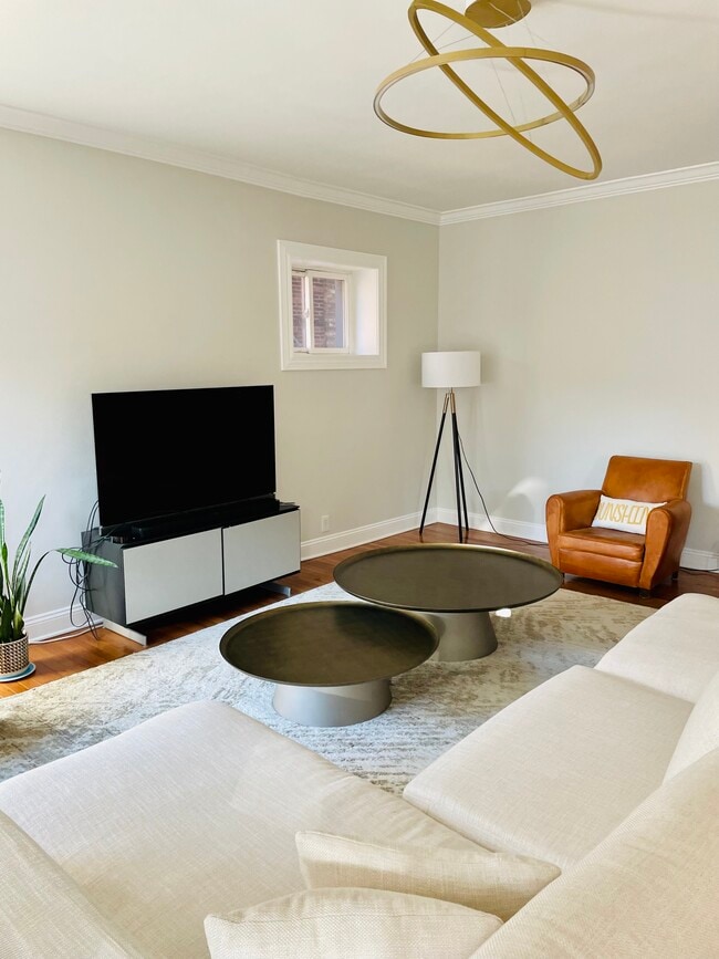 Building Photo - 5811 N Winthrop Ave Unit 1