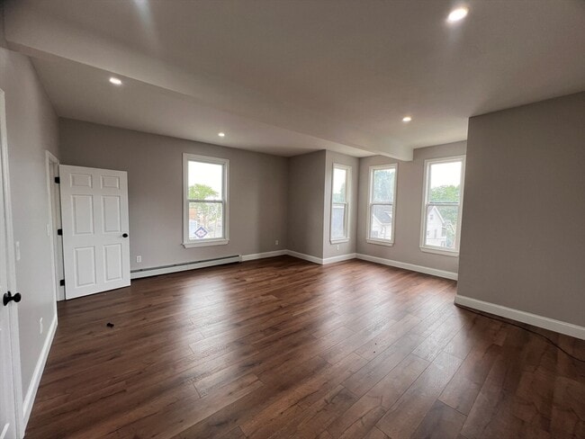 Photo - 697 Bridge St Unidad 2