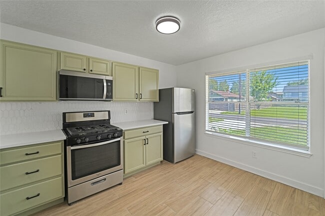 Photo - 1413 Featherstone St