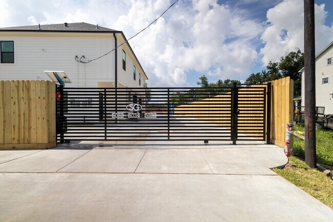 Photo - 5036 Mallow St