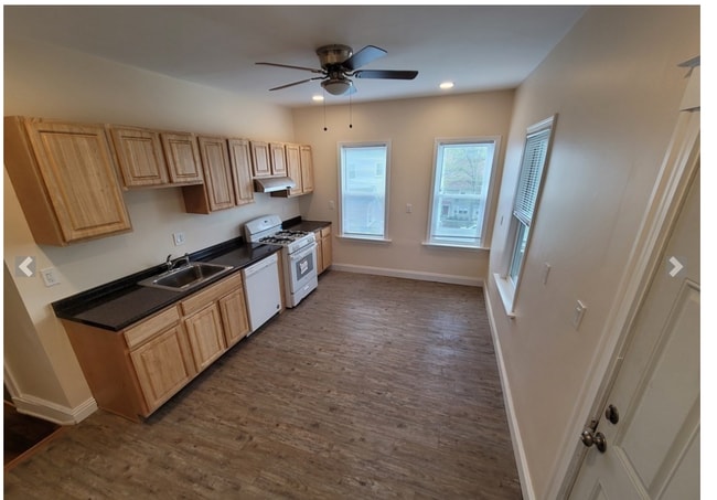 Photo - 175 River St