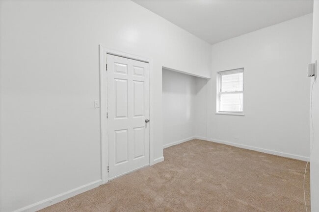 Photo - 4841 S Loomis Blvd