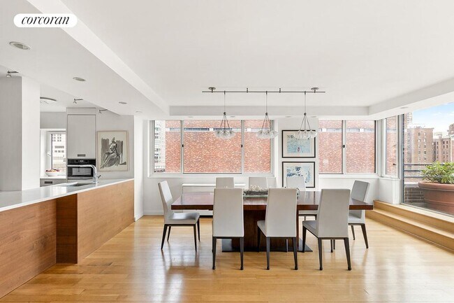 Photo - 45 W 67th St