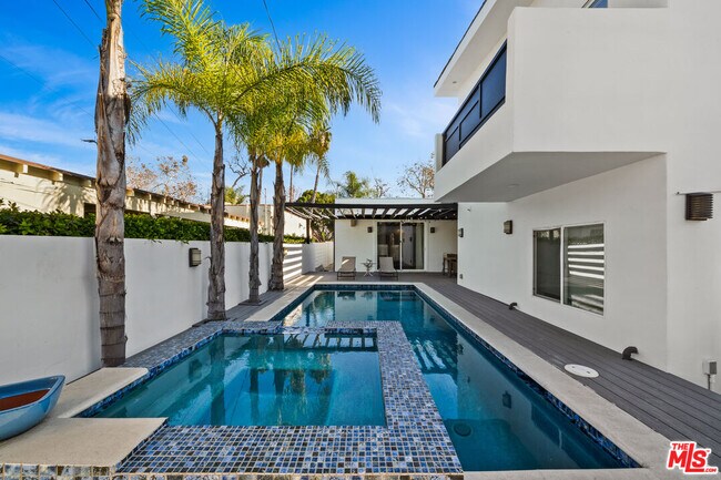 Photo - 355 S Sycamore Ave