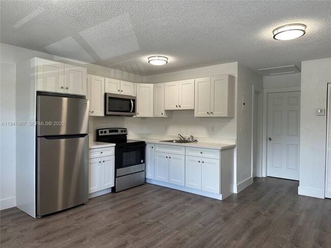 Photo - 3660 NE 11th Ave Unit 6