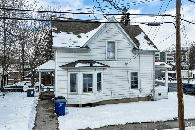 Photo - 720 S Main St